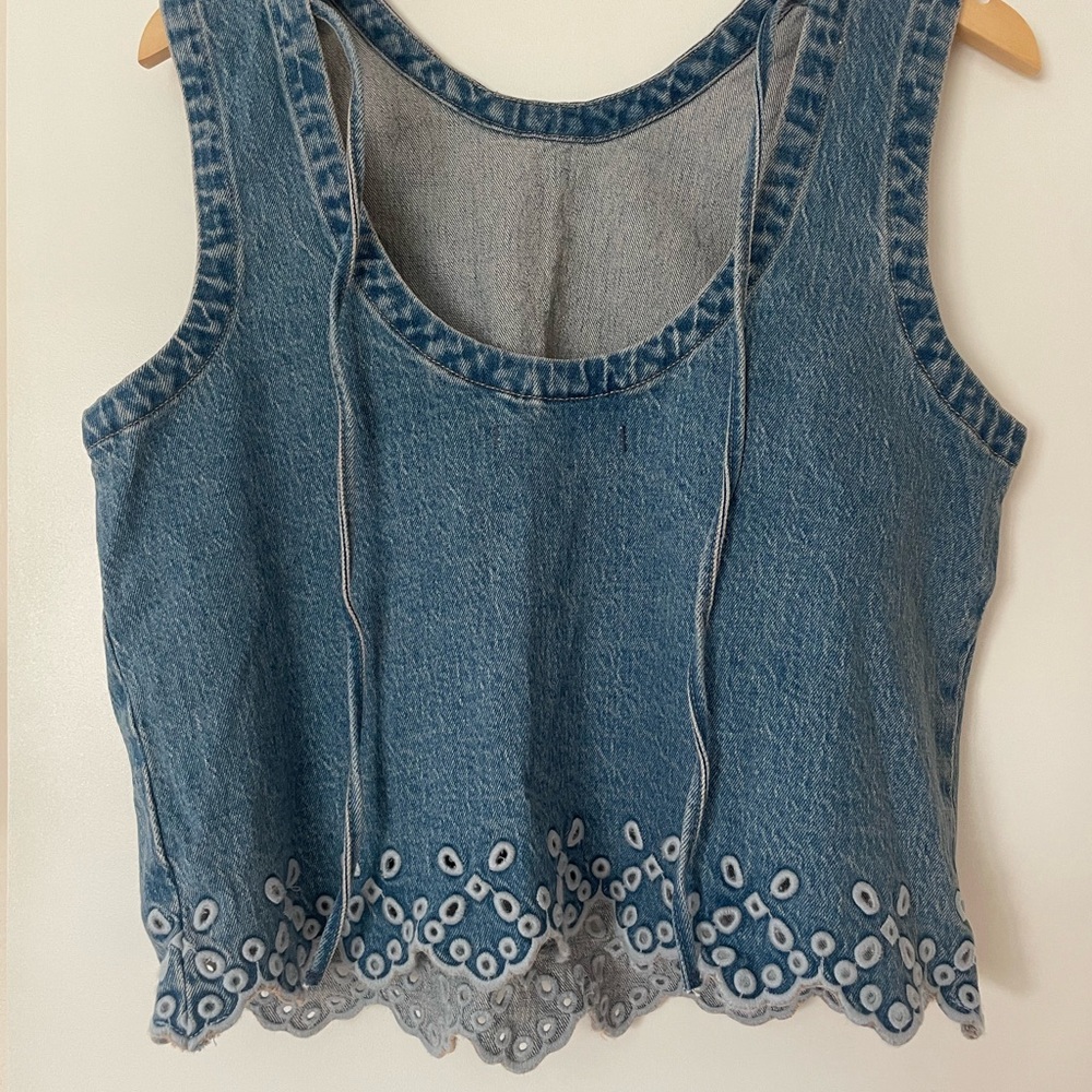 Abercrombie & Fitch Blue Denim Eyelet Scallop Hem Top - Picture 5 of 8
